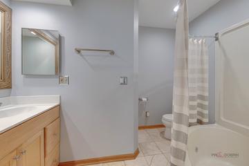 918 Bedford Ln., Libertyville, IL 60048