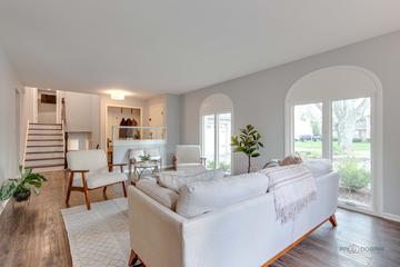 918 Bedford Ln., Libertyville, IL 60048