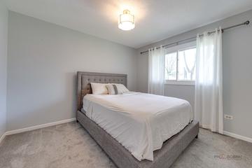 918 Bedford Ln., Libertyville, IL 60048