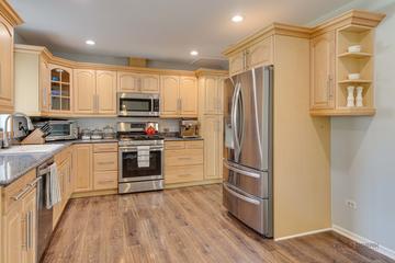 918 Bedford Ln., Libertyville, IL 60048
