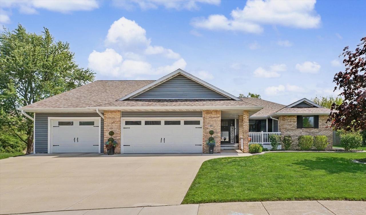 808 Cedar Ridge Ct., Mahomet, IL 61853