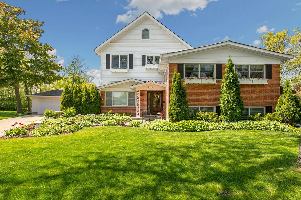 2740 Lincoln Ln., Wilmette, IL 60091