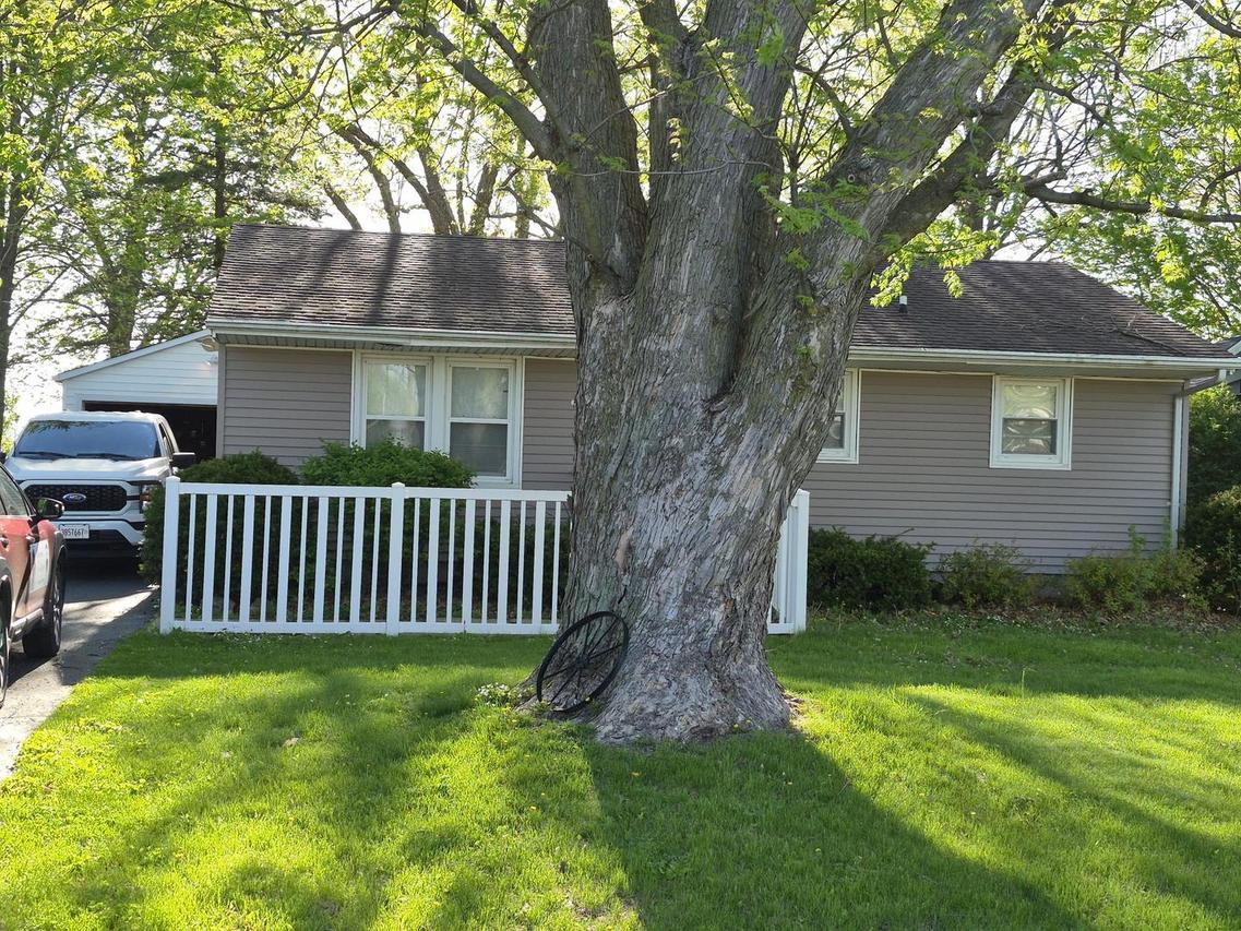 203 S Yates St., Alpha, IL 61413