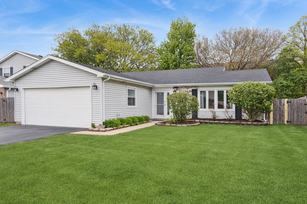 141 Pebble Creek Tr., Carol Stream, IL 60188