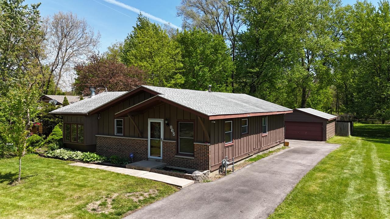 865 Riverside Dr., South Elgin, IL 60177