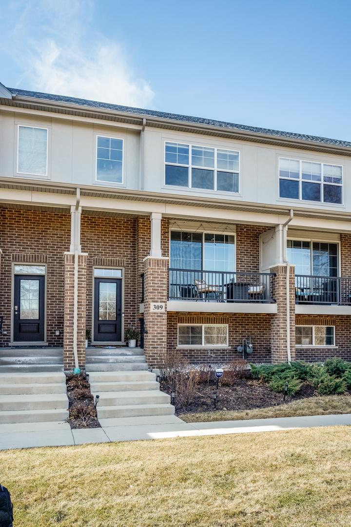 309 Woodmoor Dr., Lombard, IL 60148