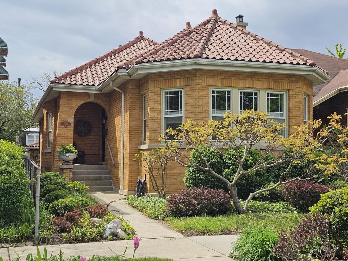 2105 W Lunt Ave., Chicago, IL 60645