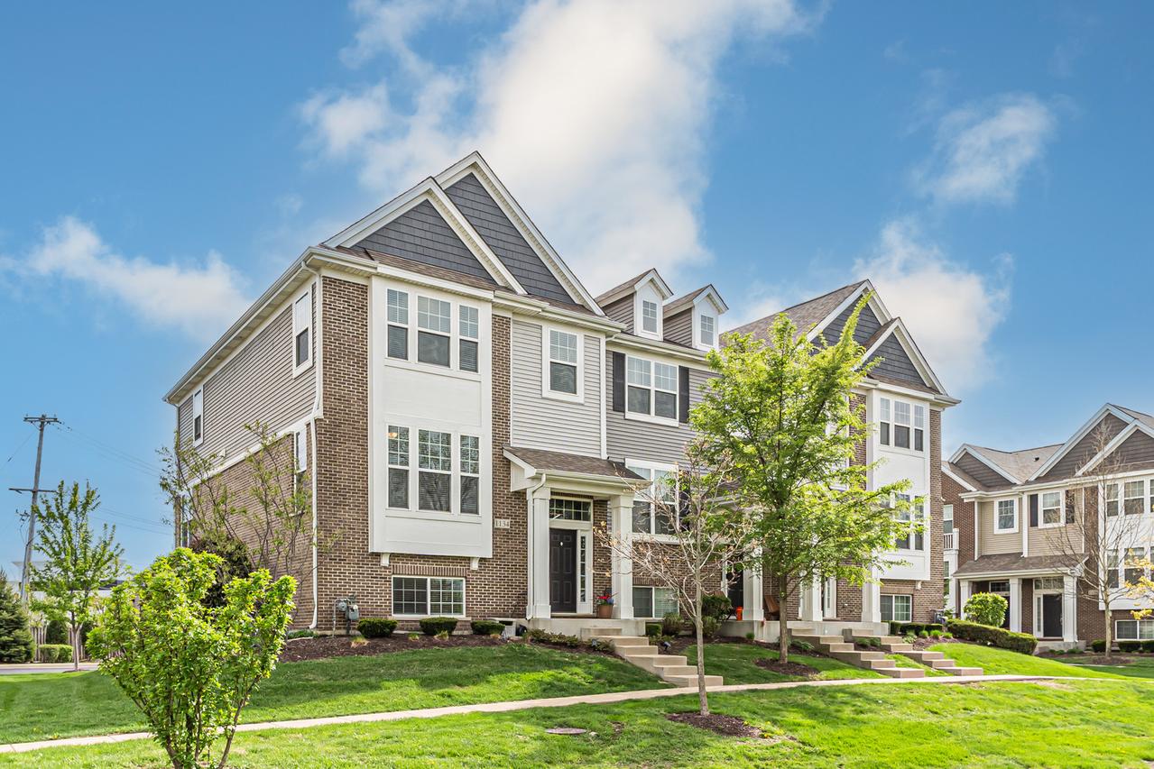 1134 E Bauer Rd., Naperville, IL 60563