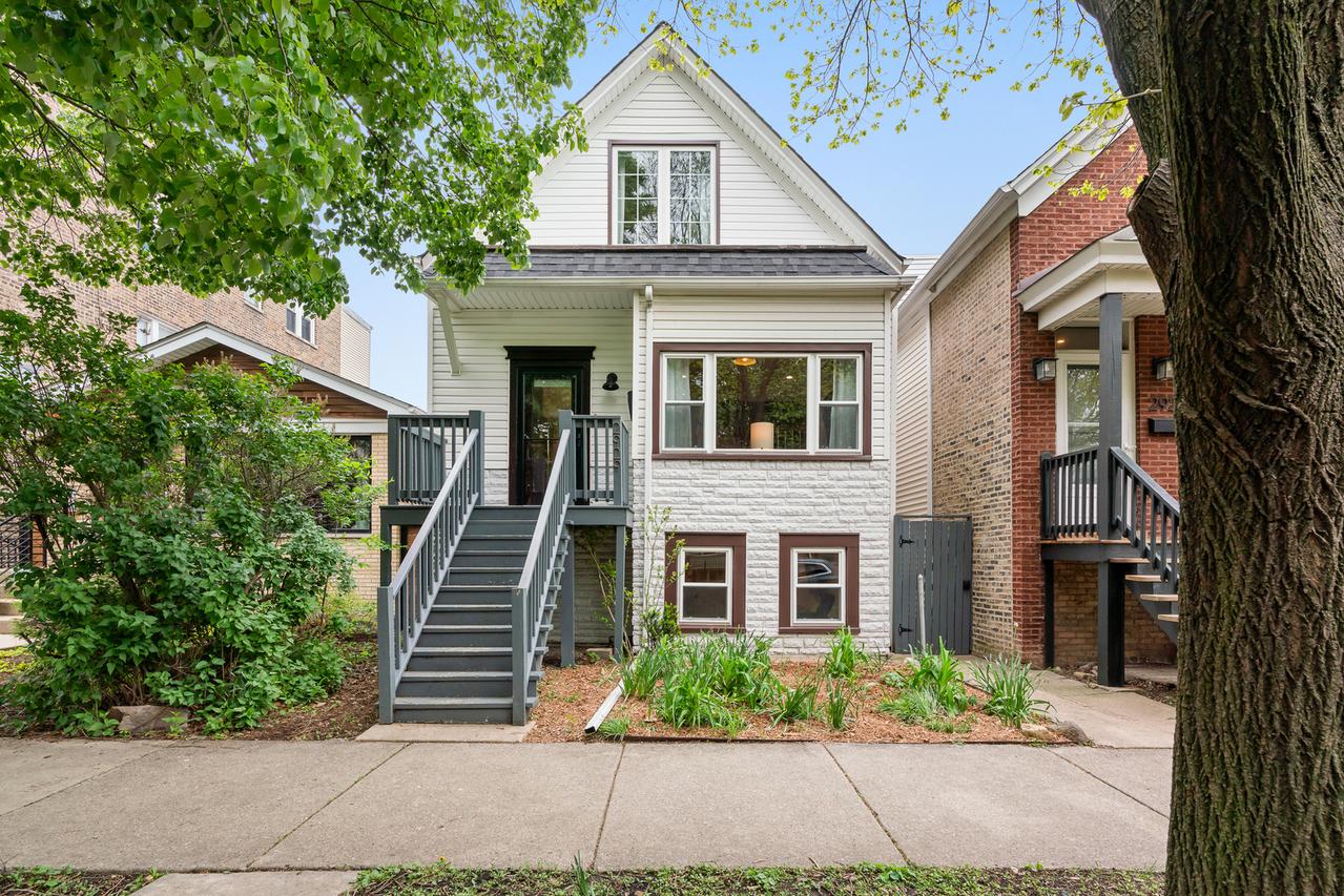 2929 N Fairfield Ave., Chicago, IL 60618