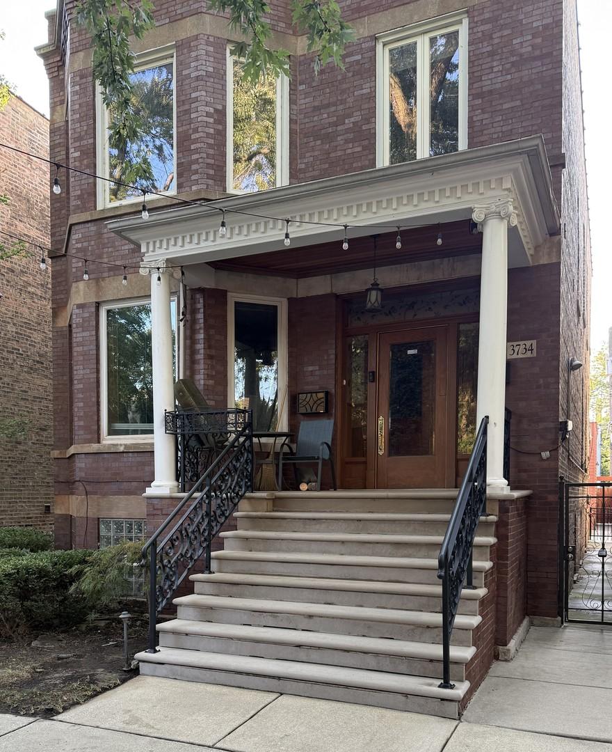 3734 N Leavitt St., Chicago, IL 60618