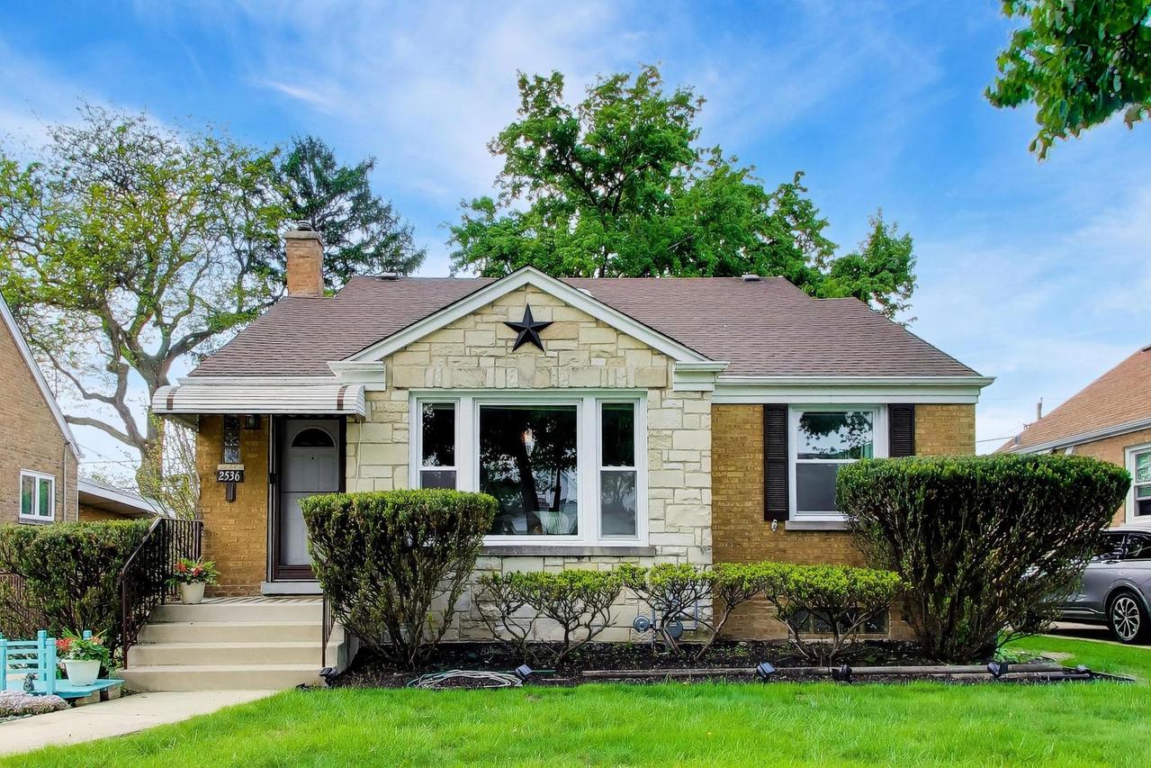 2536 S 5th Ave., North Riverside, IL 60546
