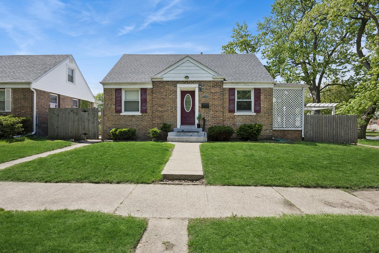 18008 Commercial Ave., Lansing, IL 60438
