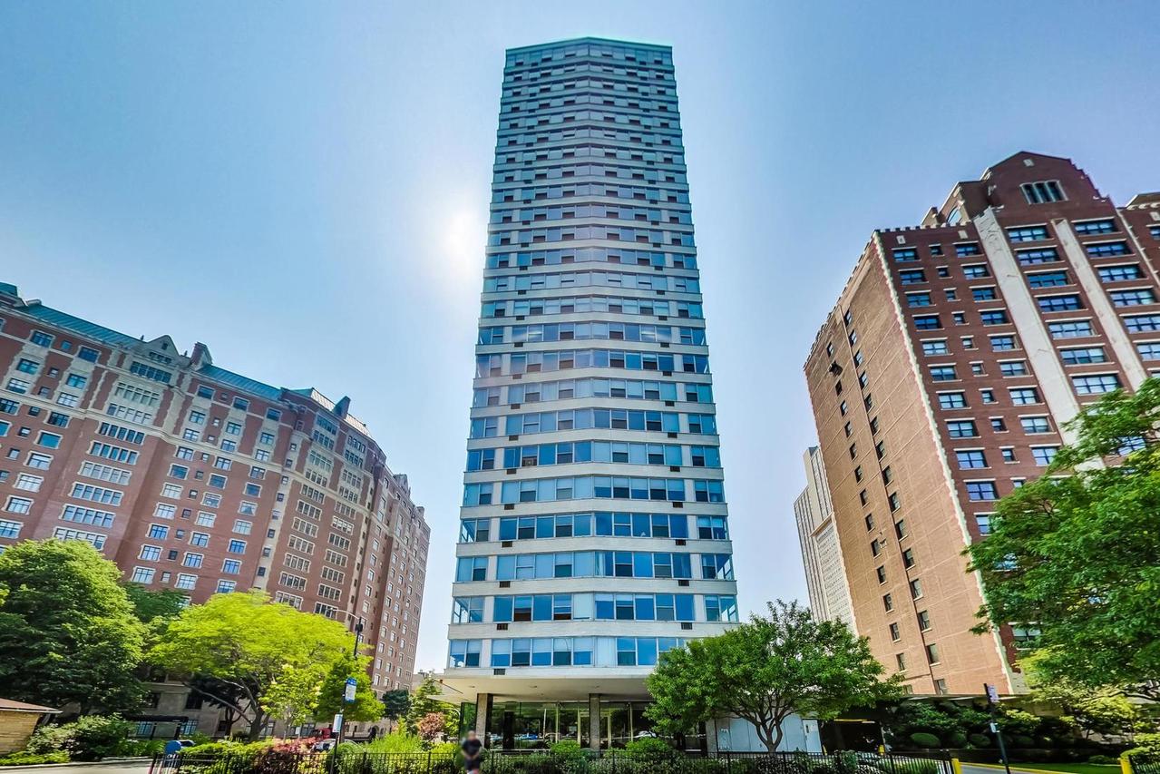 3900 N Lake Shore Dr. #25C, Chicago, IL 60613