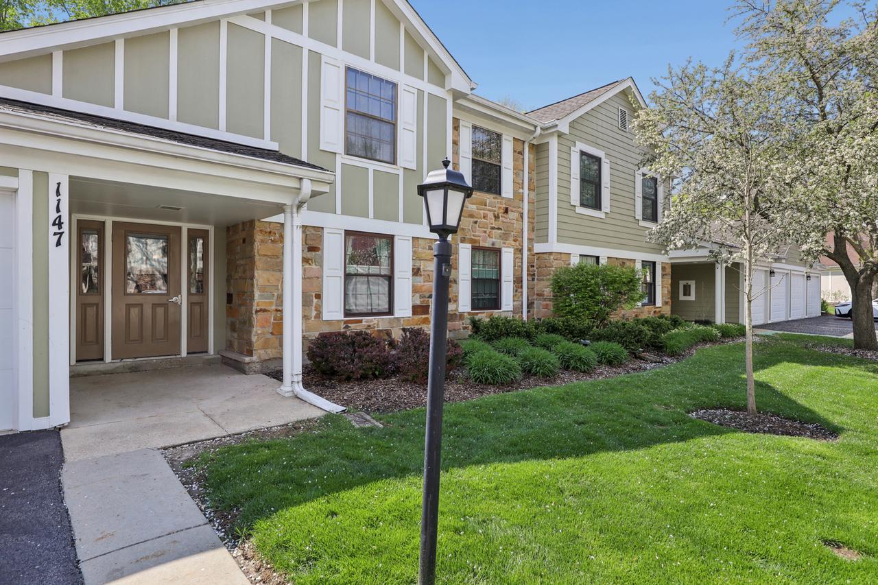 1147 Middlebury Ln. #A2, Wheeling, IL 60090
