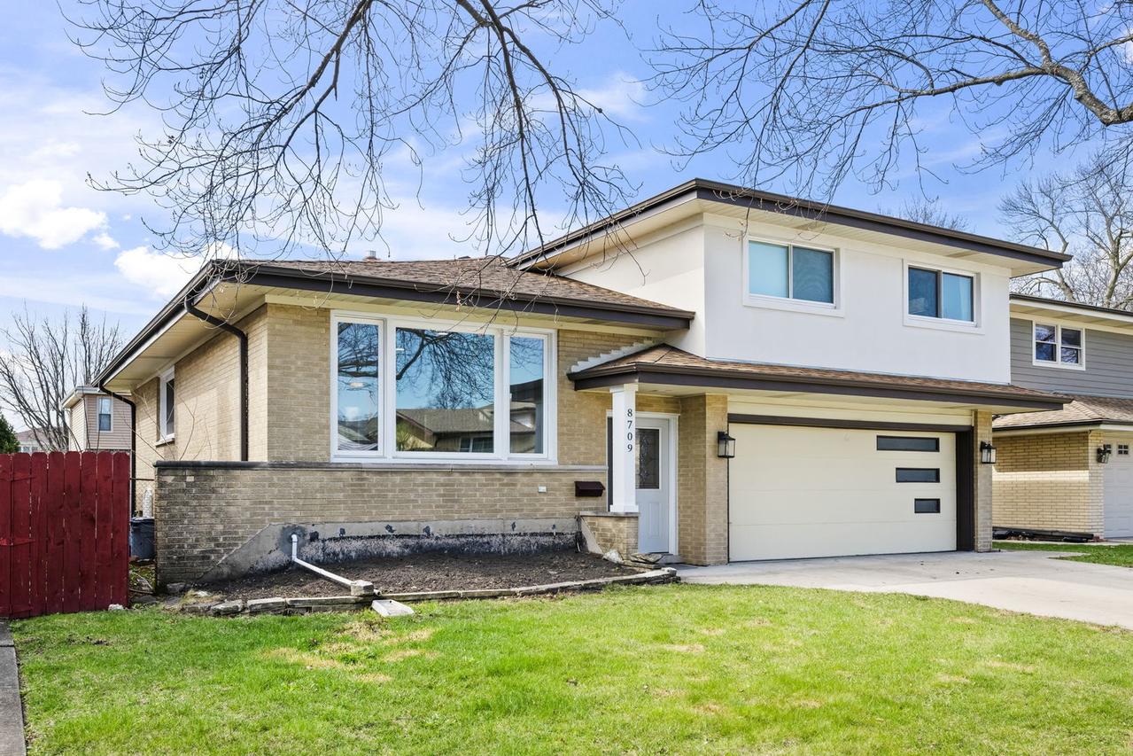8709 W Madison Dr., Niles, IL 60714