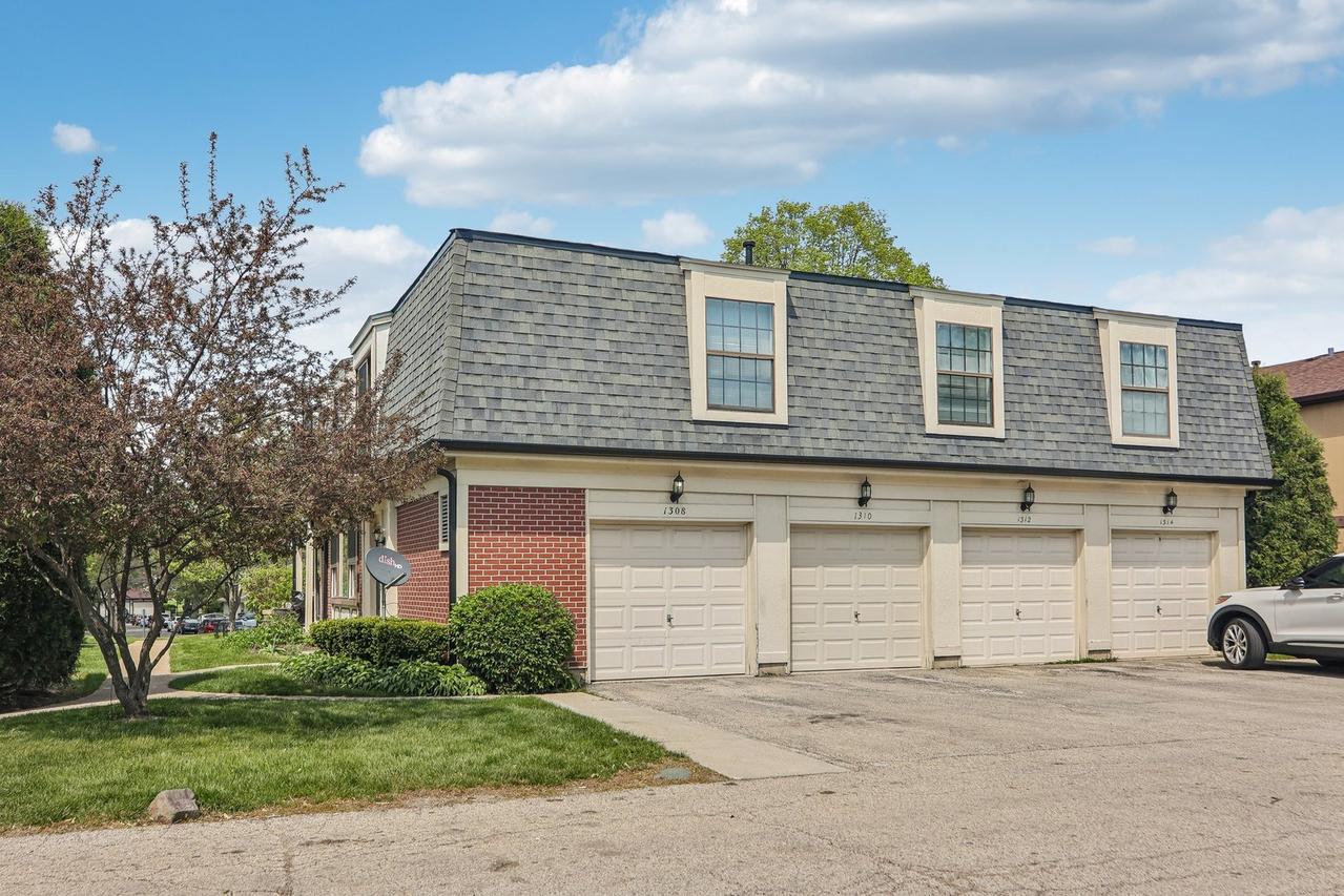 1308 Inverrary Ln. #16D, Palatine, IL 60074