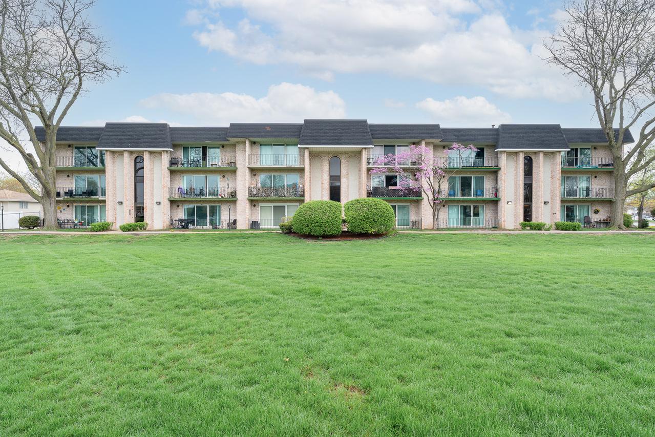 9202 S Pulaski Rd. #1E, Oak Lawn, IL 60453