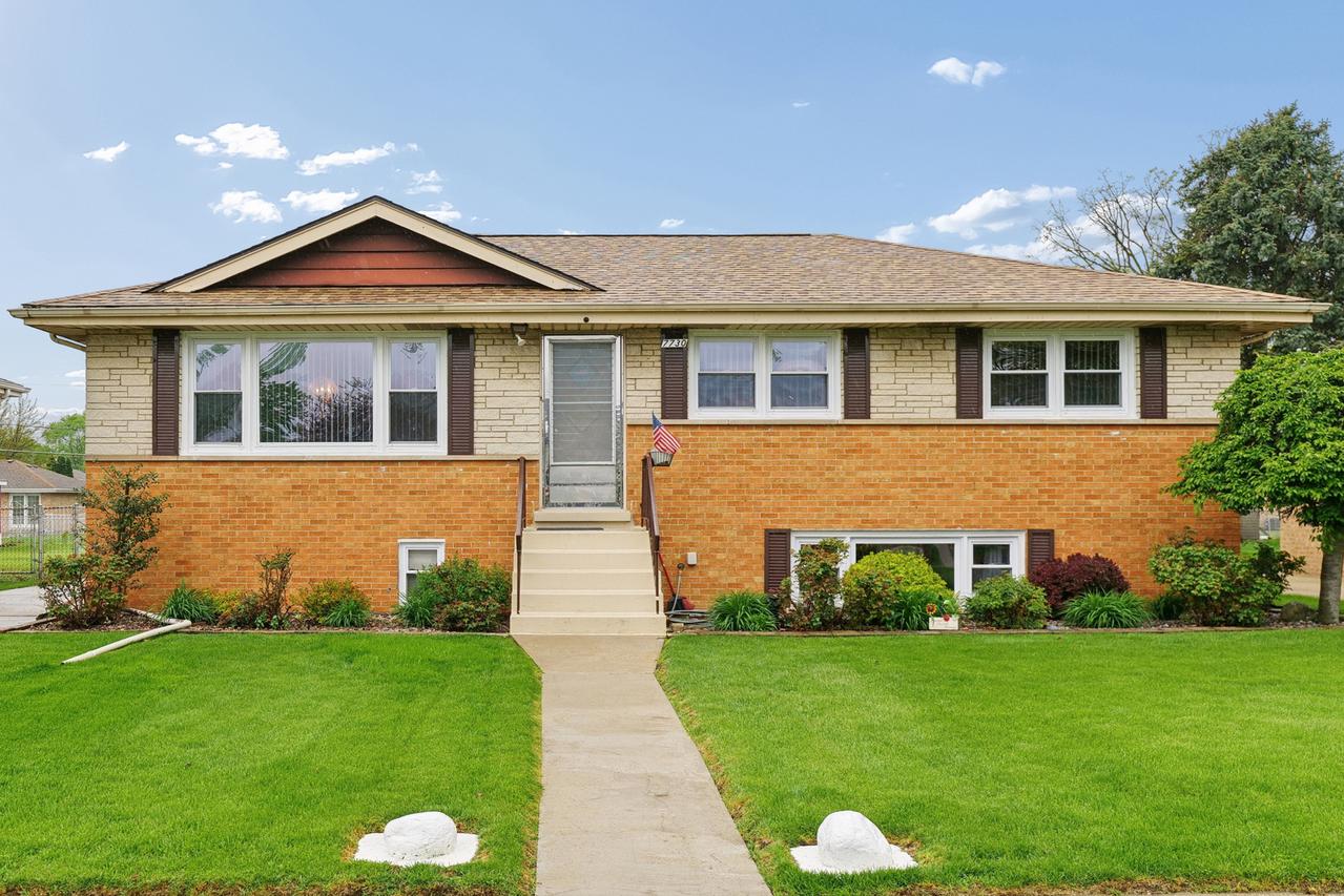 7730 S Octavia Ave., Bridgeview, IL 60455