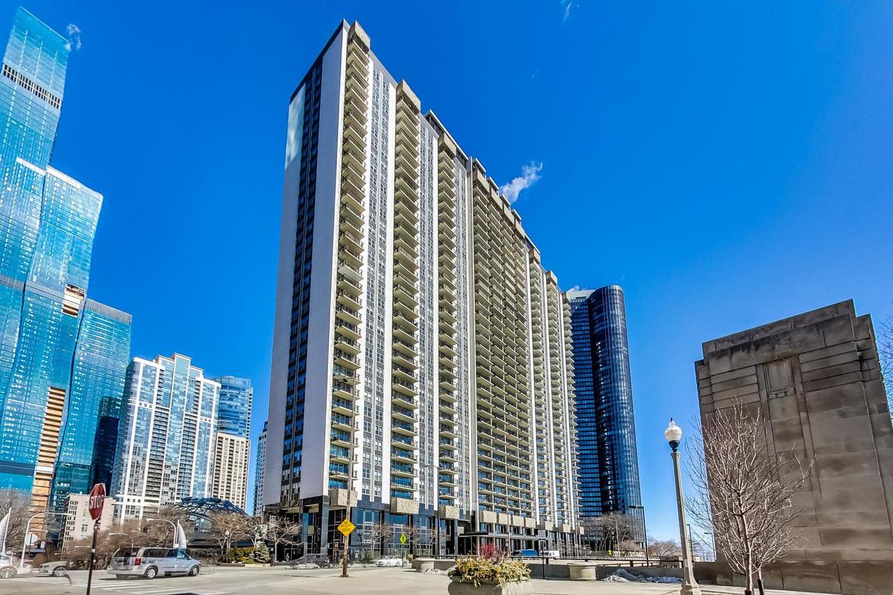 400 E Randolph St. #3320, Chicago, IL 60601