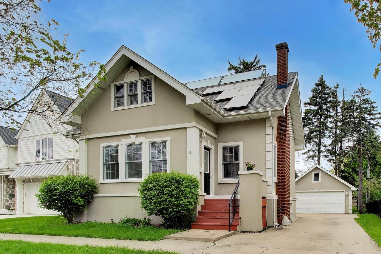 171 E Cayuga Ave., Elmhurst, IL 60126