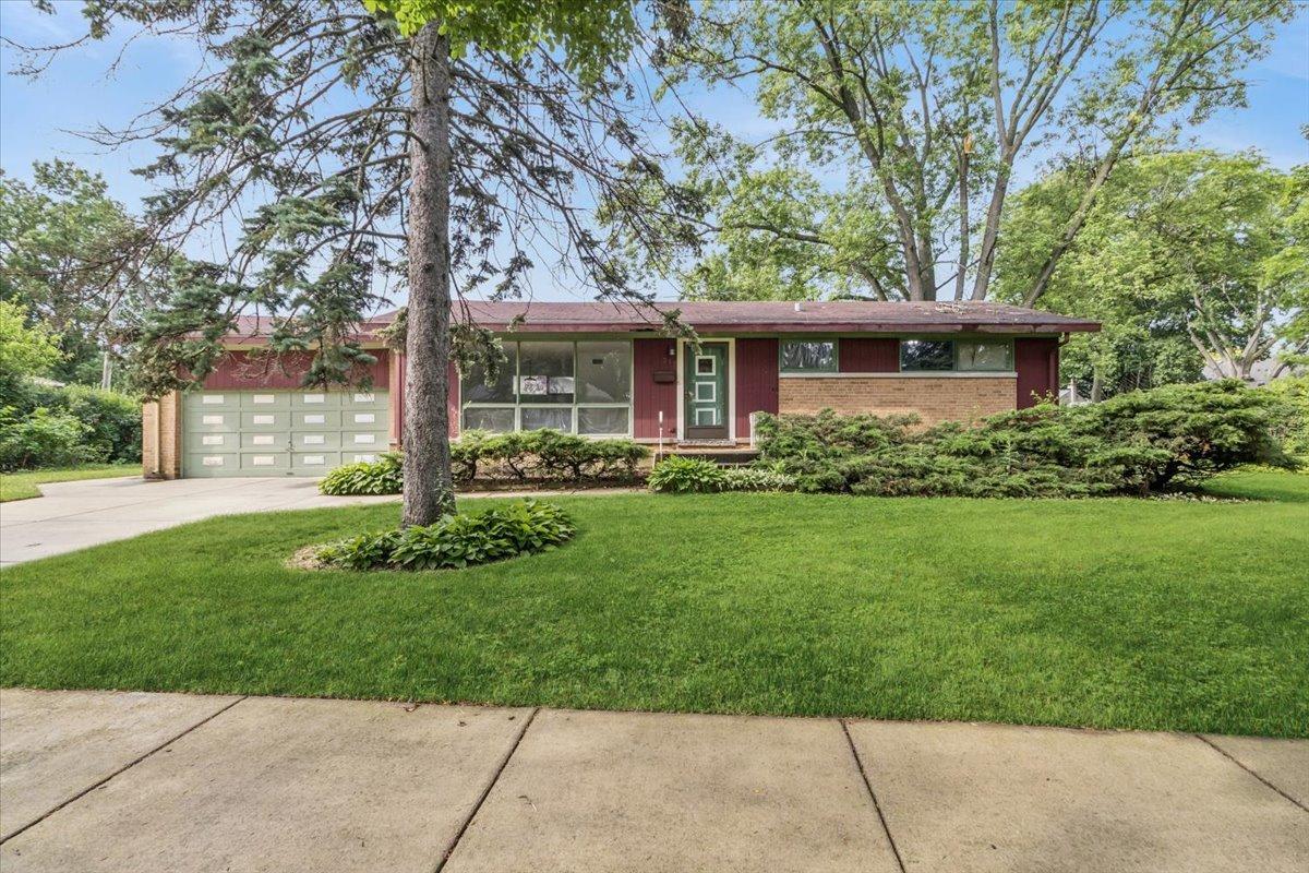 719 W Dresser Dr., Mount Prospect, IL 60056