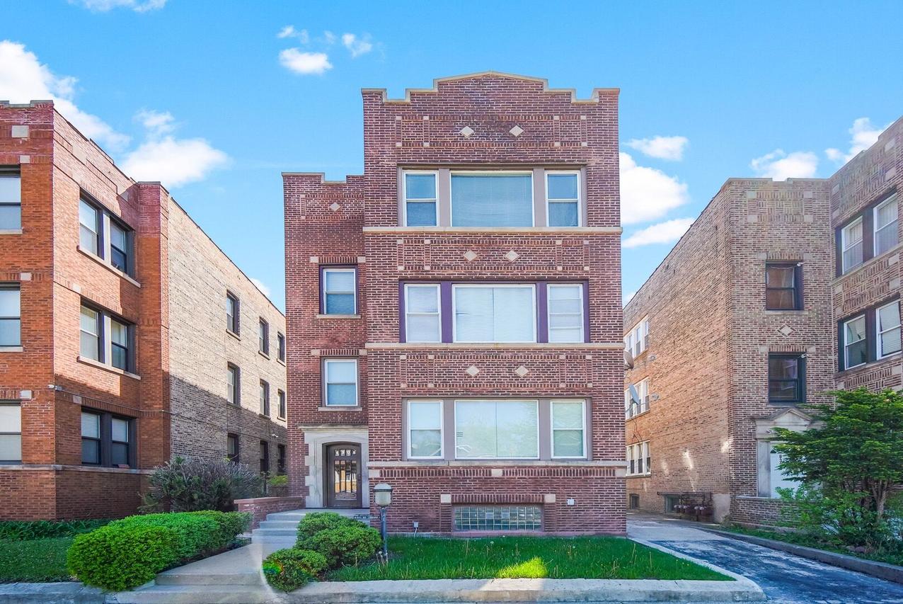 8305 S Throop St., Chicago, IL 60620