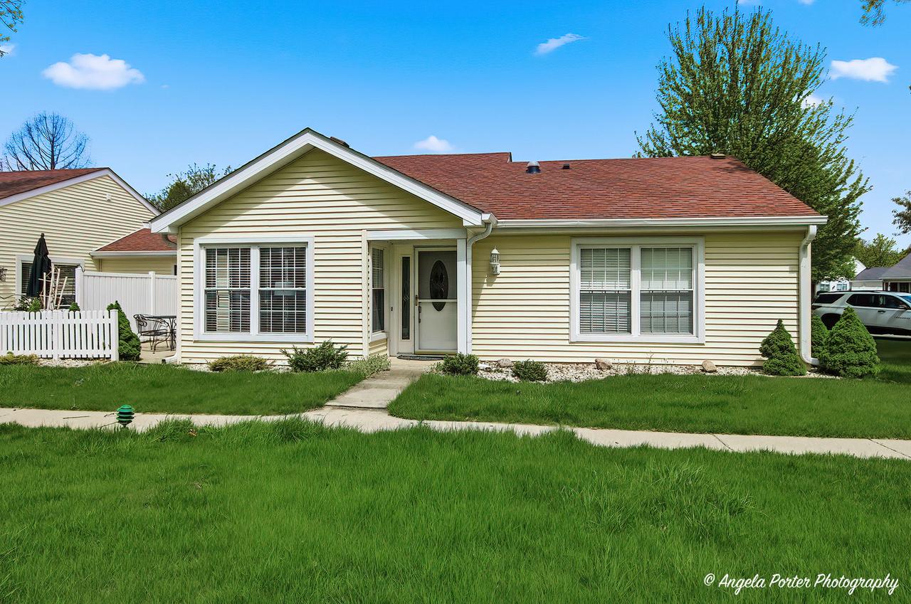 7201 Hastings Cir. #332, Fox Lake, IL 60020