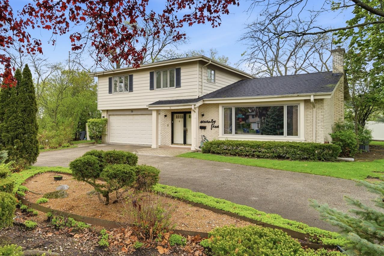 75 Eastwood Dr., Deerfield, IL 60015
