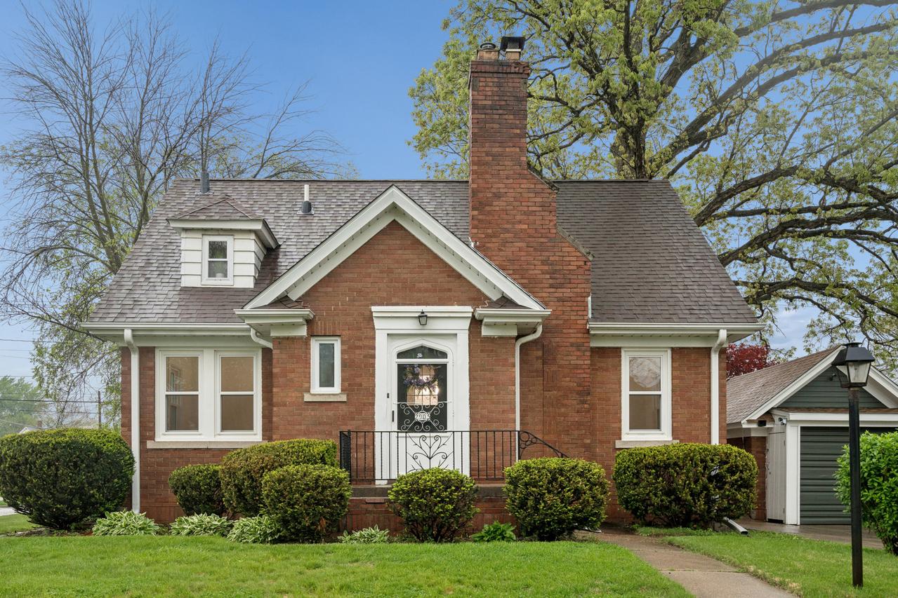 2905 13th Ave., Moline, IL 61265