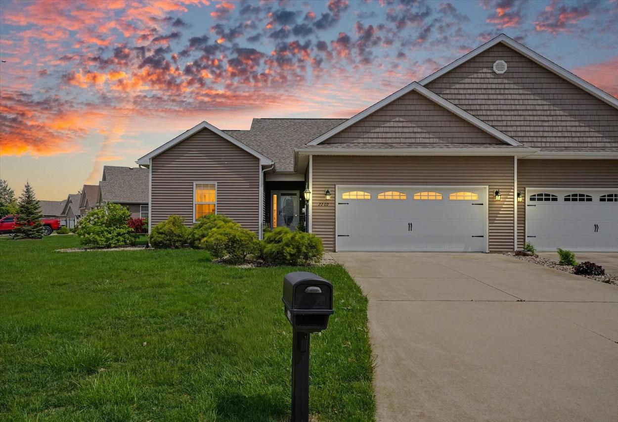 2202 S Cyprus Point, Urbana, IL 61802