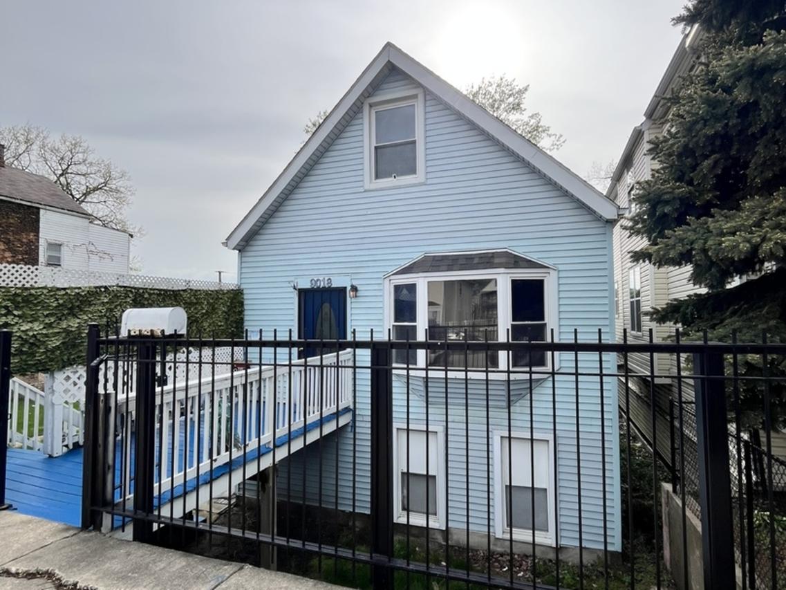 9018 S Brandon Ave., Chicago, IL 60617