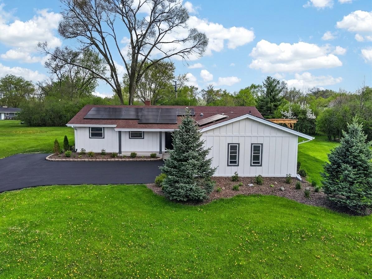1230 Guerin Rd., Libertyville, IL 60048