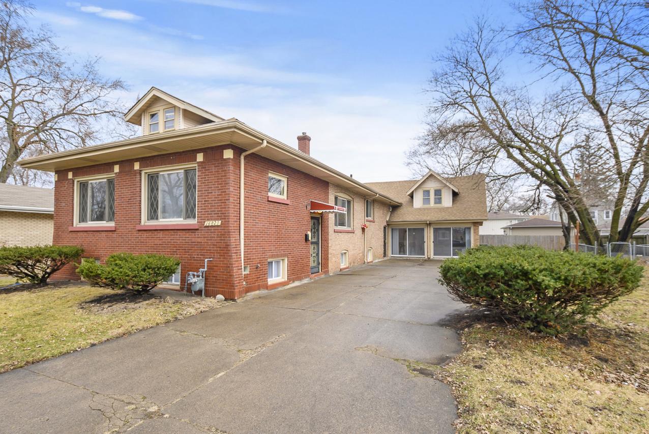14823 Grant St., Dolton, IL 60419