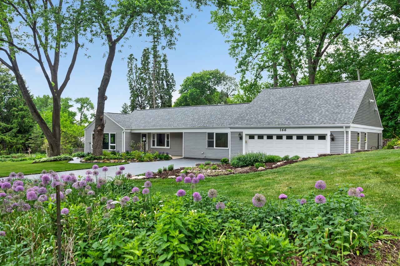 166 Mohawk Tr., Algonquin, IL 60102