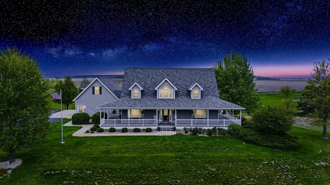 29785 Deer Valley Dr., Deer Grove, IL 61243