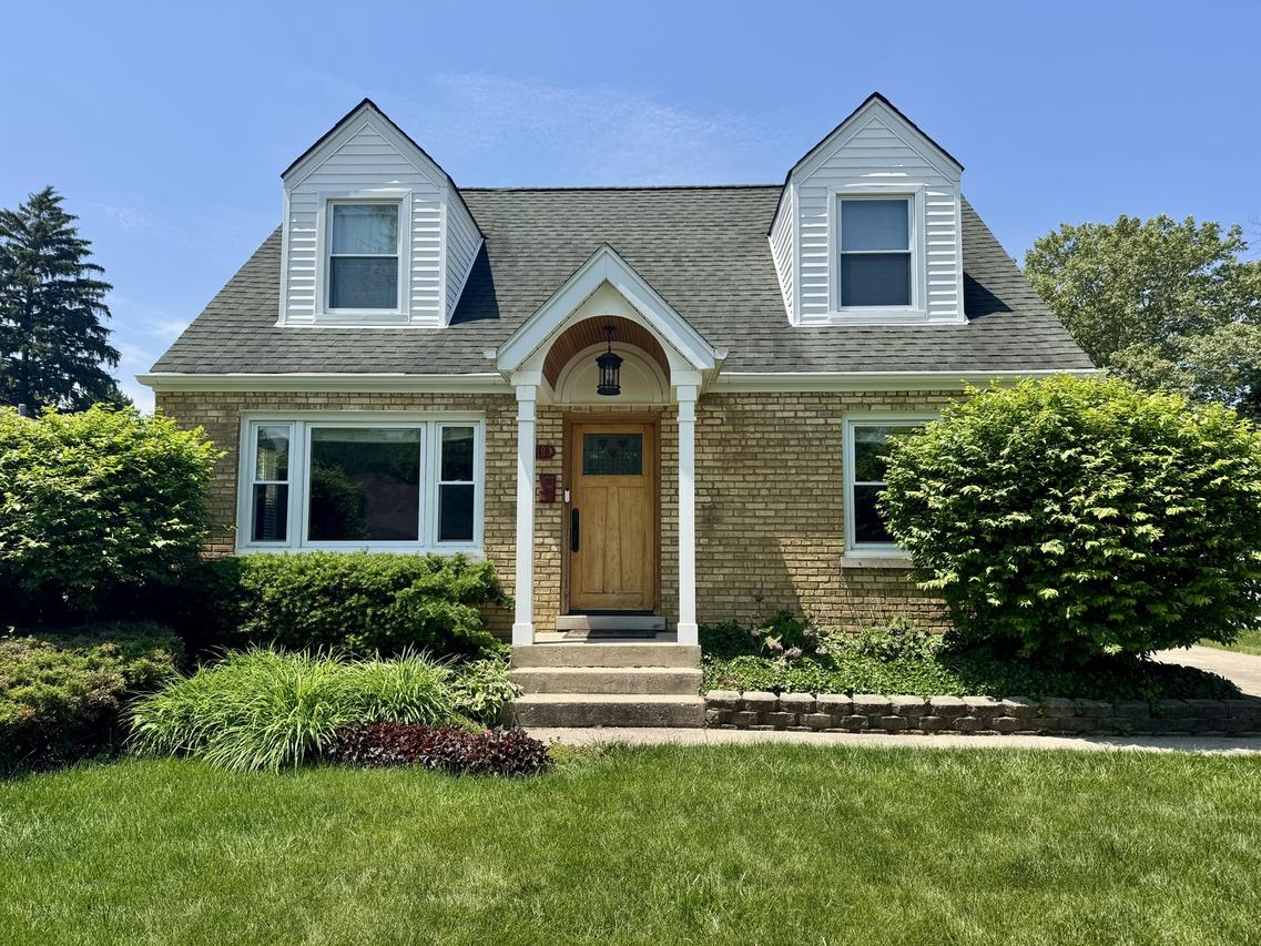 218 N Eastwood Ave., Mount Prospect, IL 60056