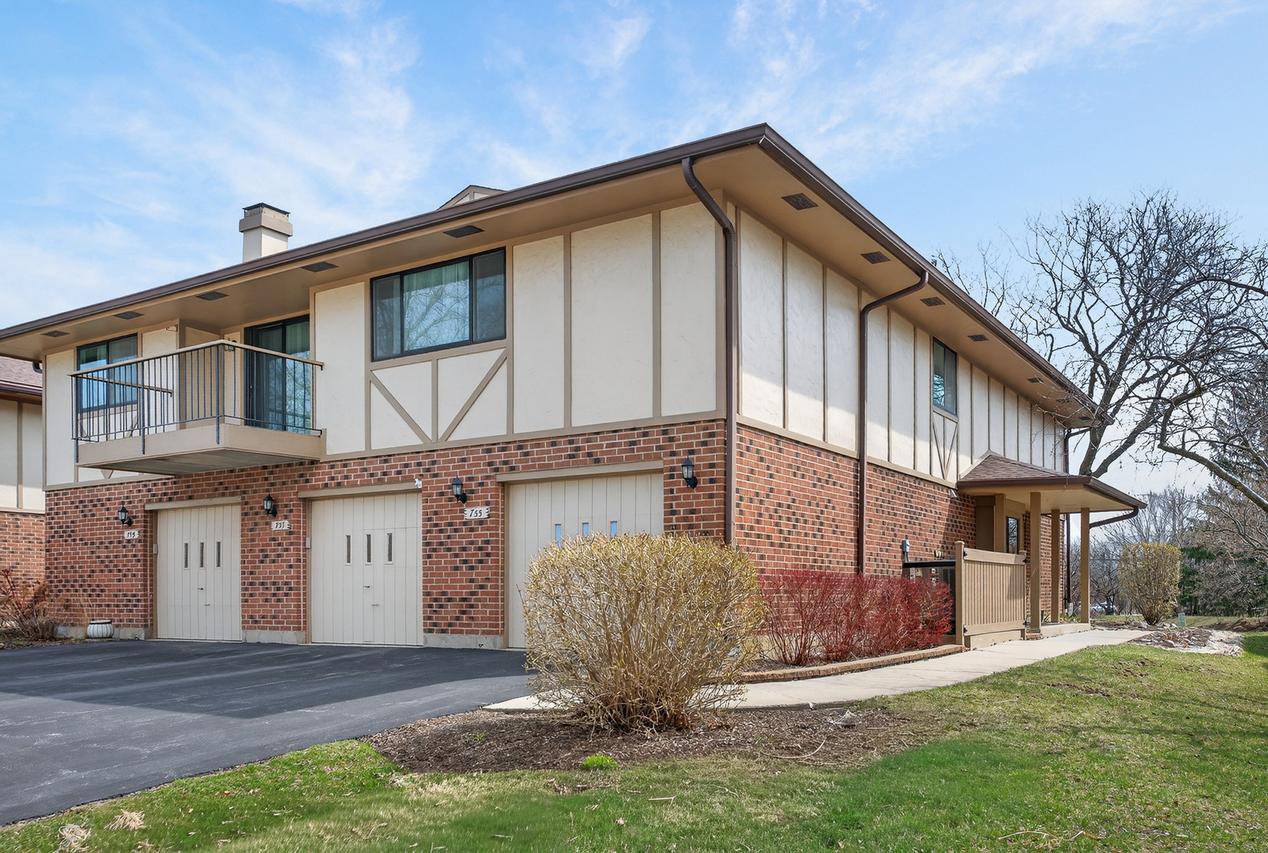 755 Whalom Ln. #2c2, Schaumburg, IL 60173