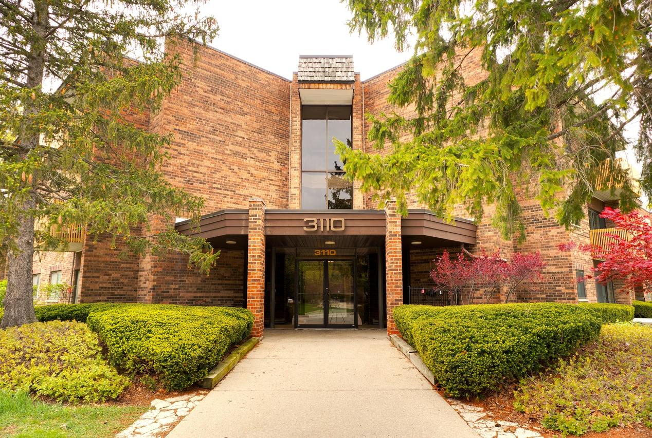 3110 Pheasant Creek Dr. #213, Northbrook, IL 60062