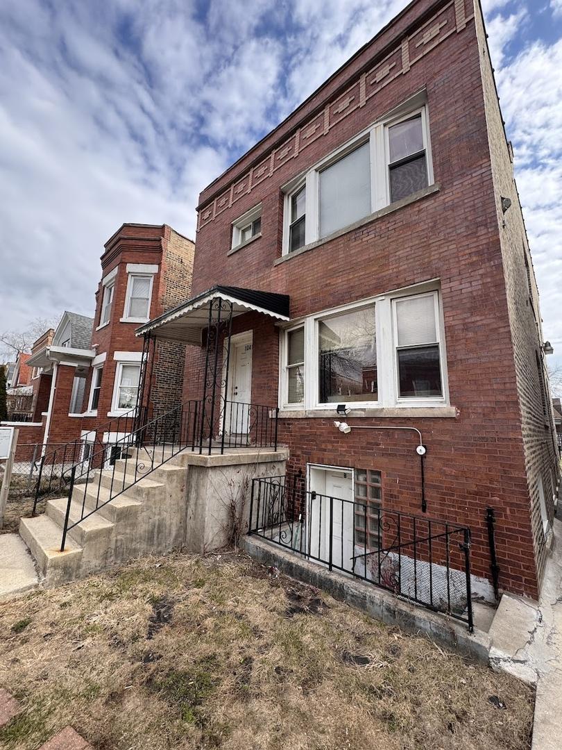 1041 N Central Park Ave., Chicago, IL 60651