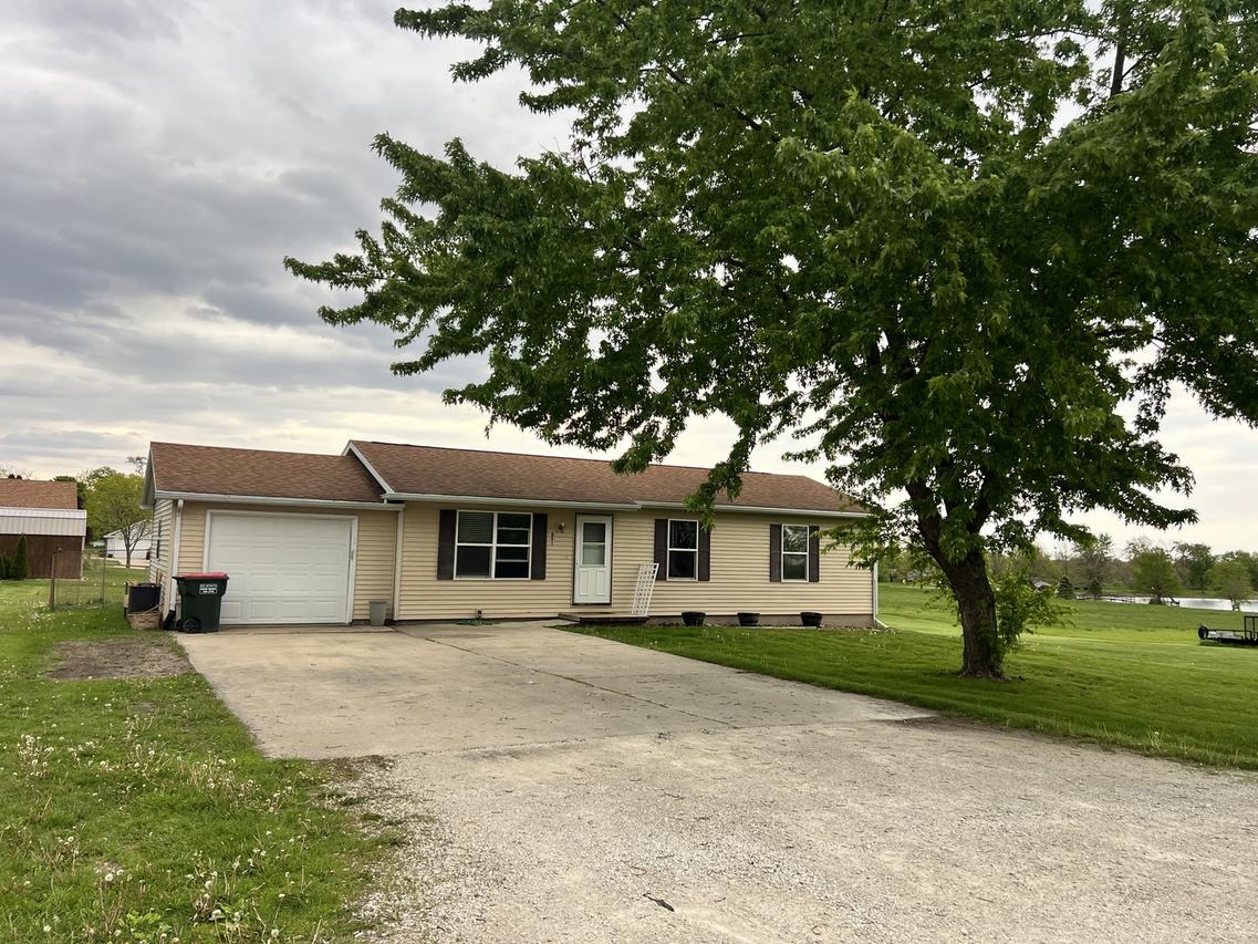 841 S High St., Paxton, IL 60957