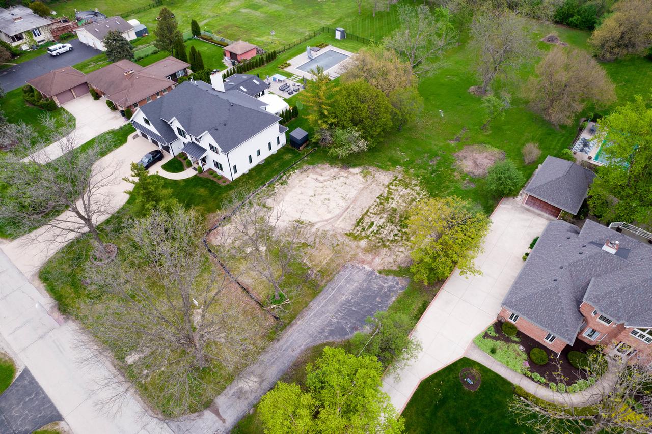 7725 S Drew Ave., Burr Ridge, IL 60527
