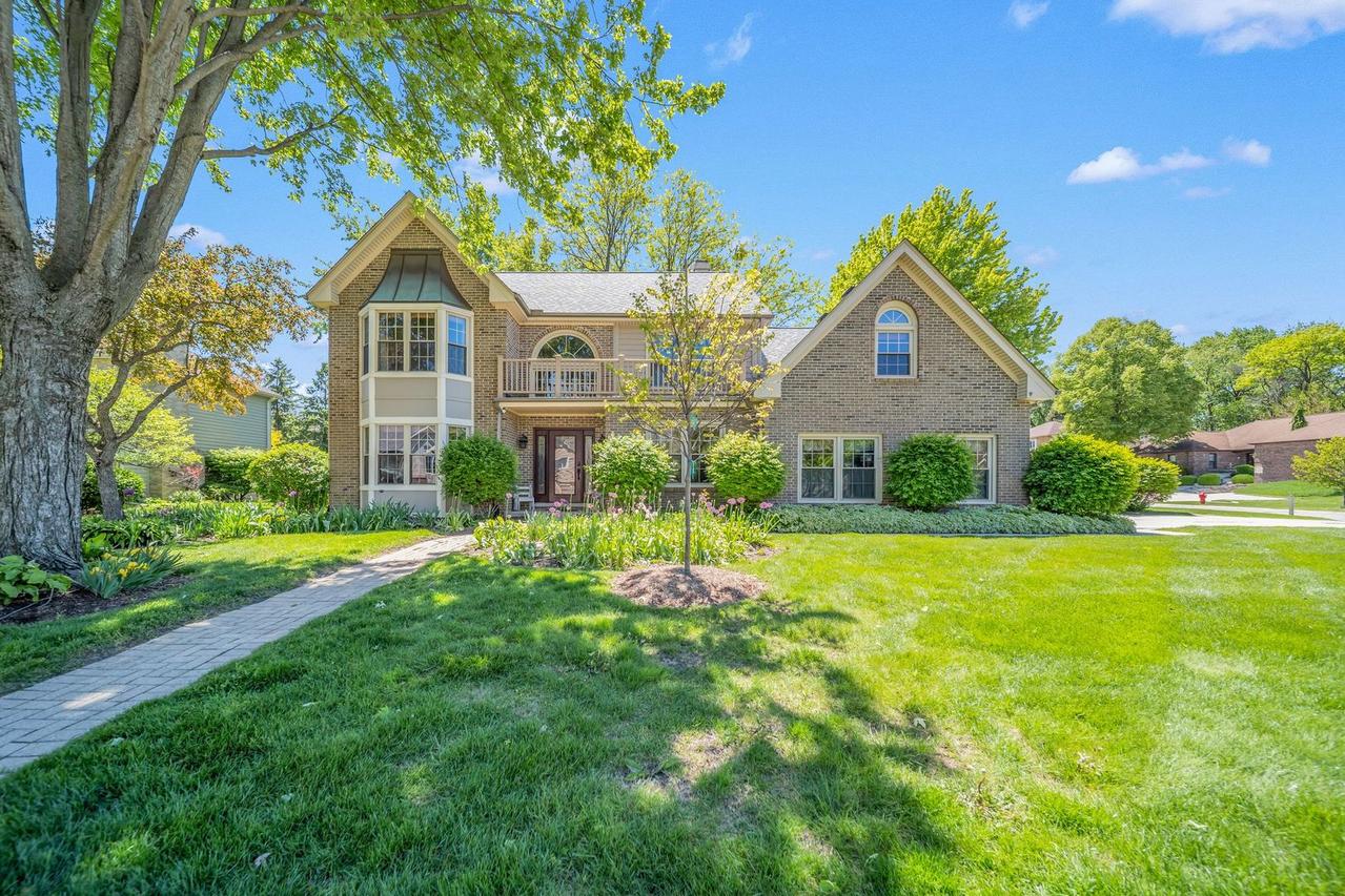 323 Ford Ln., Bartlett, IL 60103