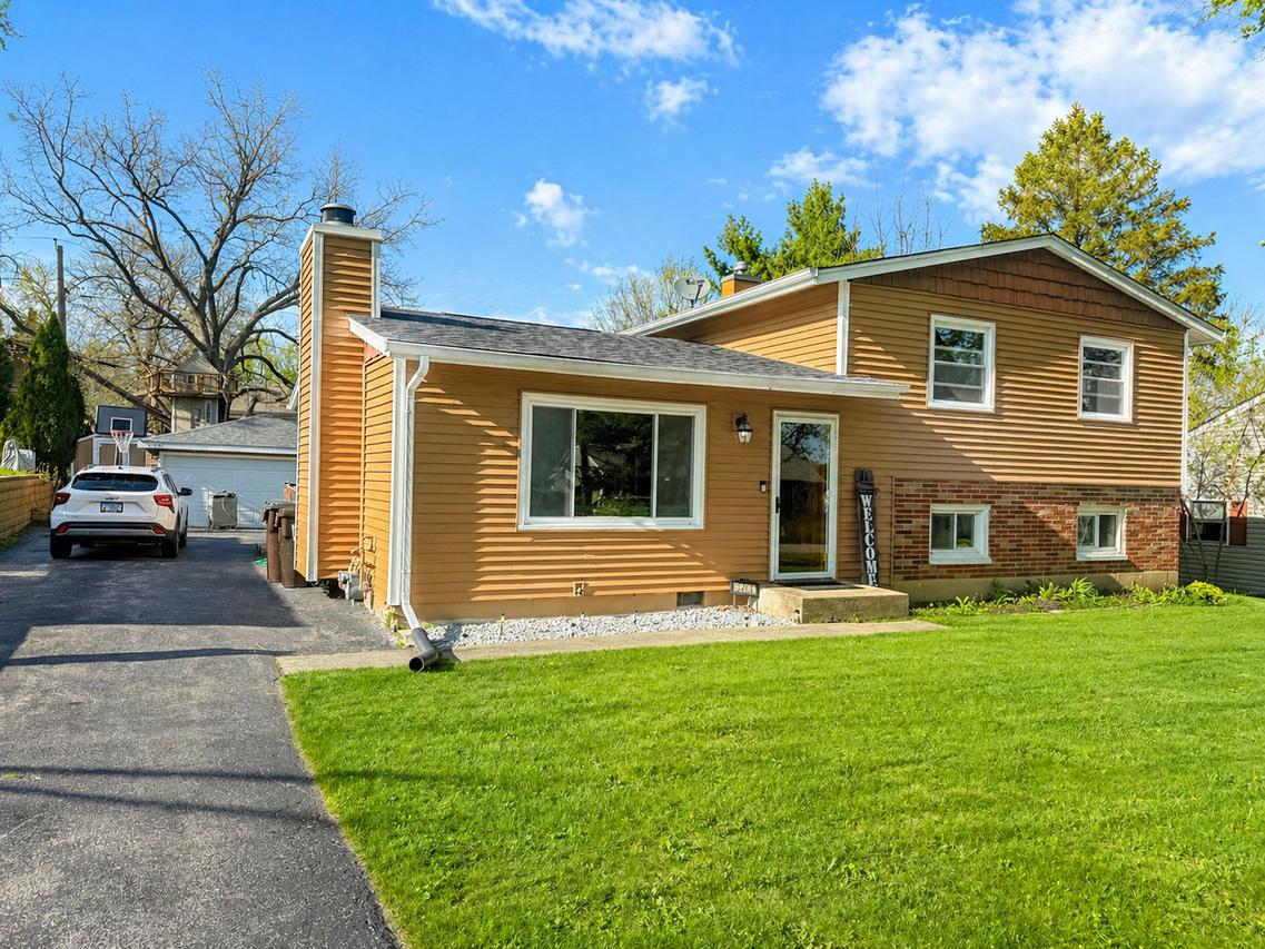 3206 W W Hunter Path, Mchenry, IL 60050