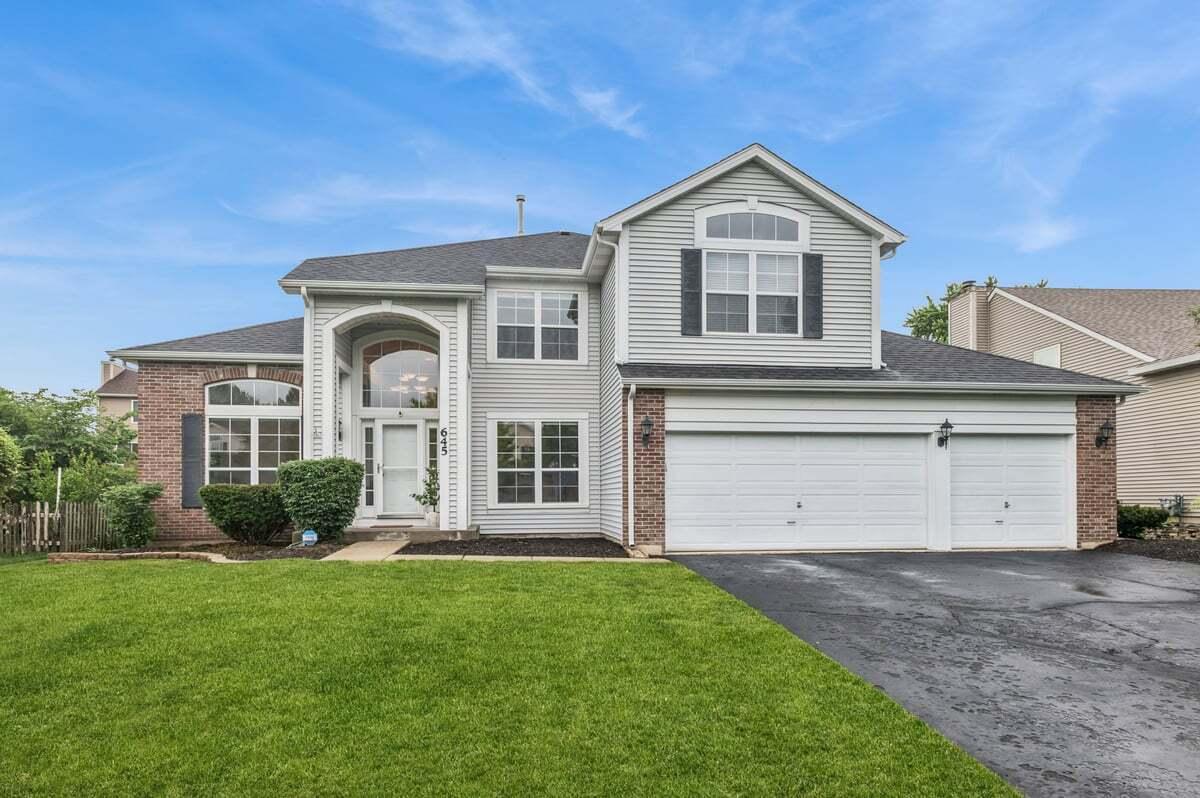 645 Chestnut Dr., Carol Stream, IL 60188