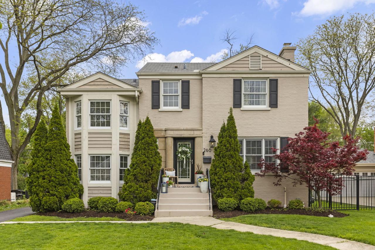 260 Chesterfield Ave., Glen Ellyn, IL 60137