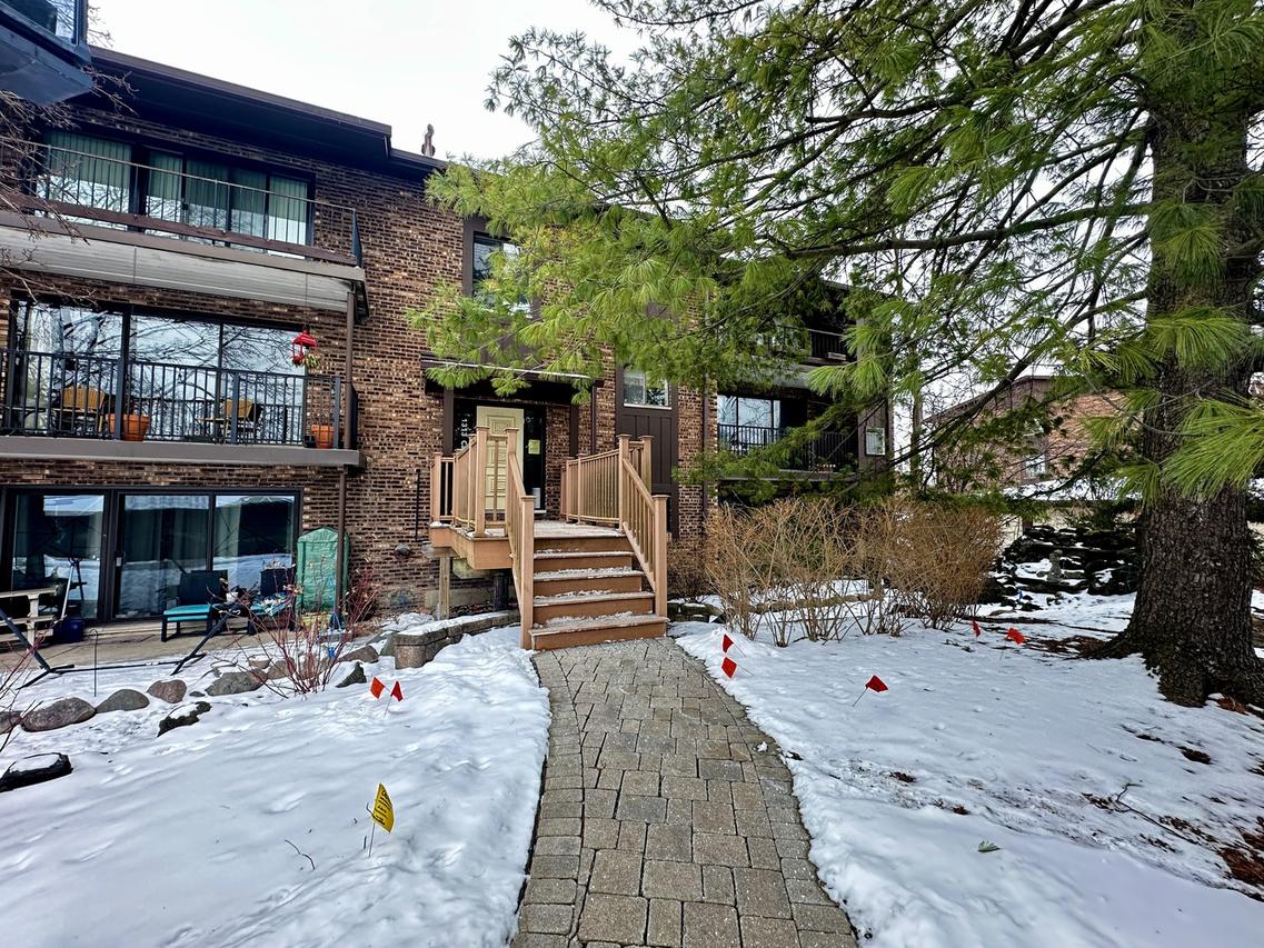 1313 Cass Ln. #302, Westmont, IL 60559