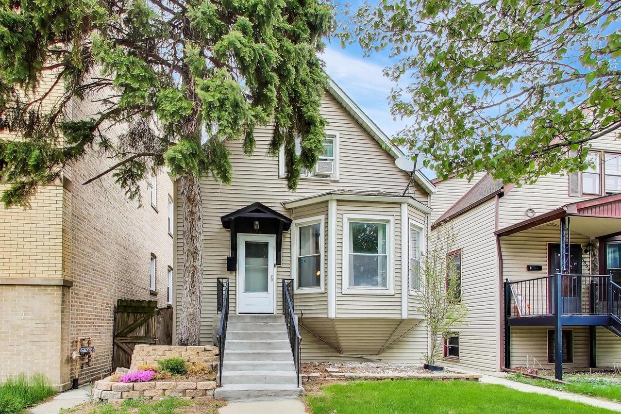 3354 W Pensacola Ave., Chicago, IL 60618