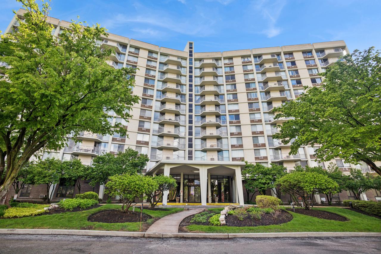 20 N Tower Rd. #9C, Oak Brook, IL 60523