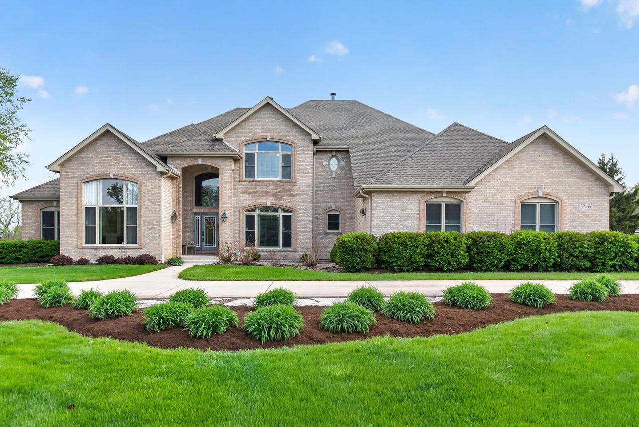 37W530 Grey Barn Rd., St. Charles, IL 60175