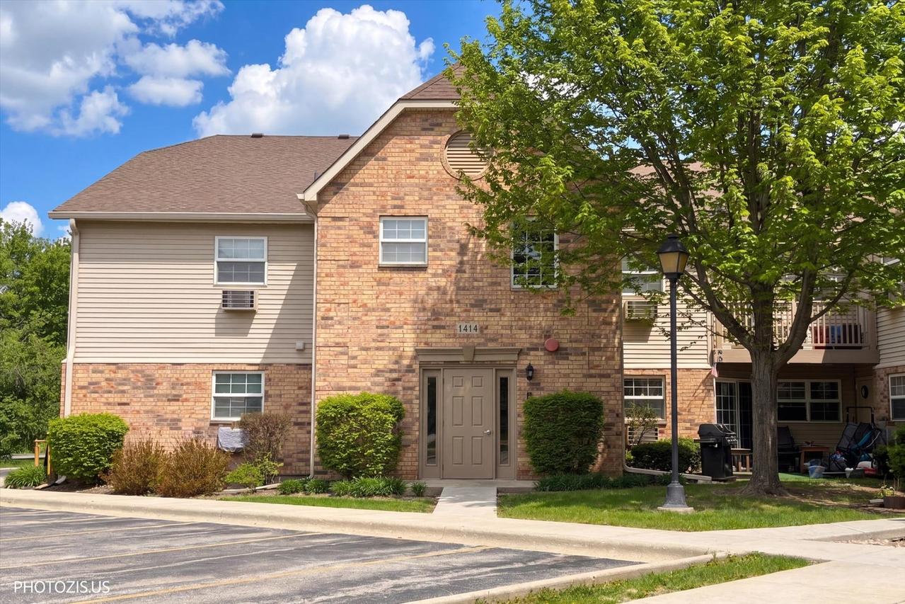 1414 W Clear Water Cir. #2F, Round Lake Beach, IL 60073